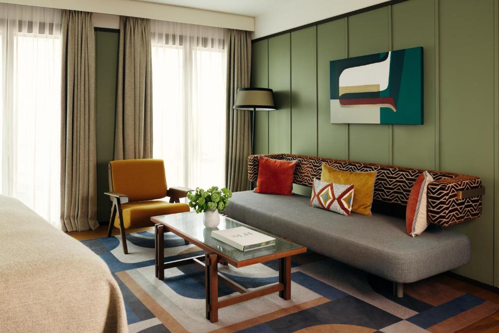 Deluxe Room - Image 5
