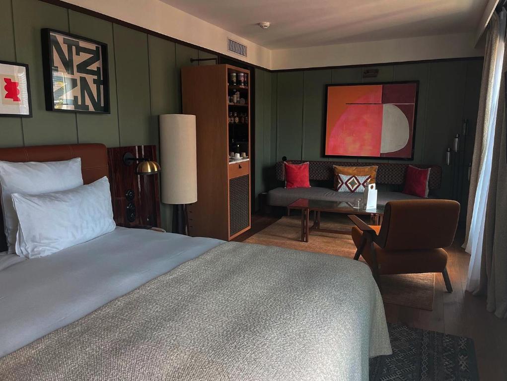 Junior Suite - Image 1