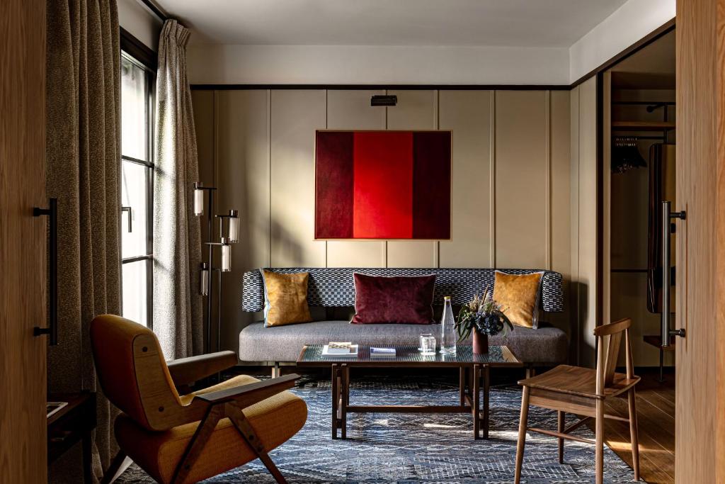 Suite - Image 1