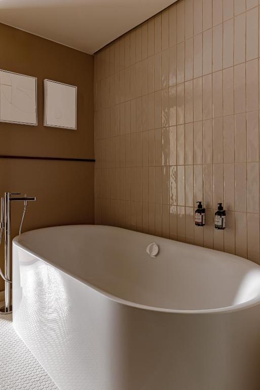 Suite - Image 2