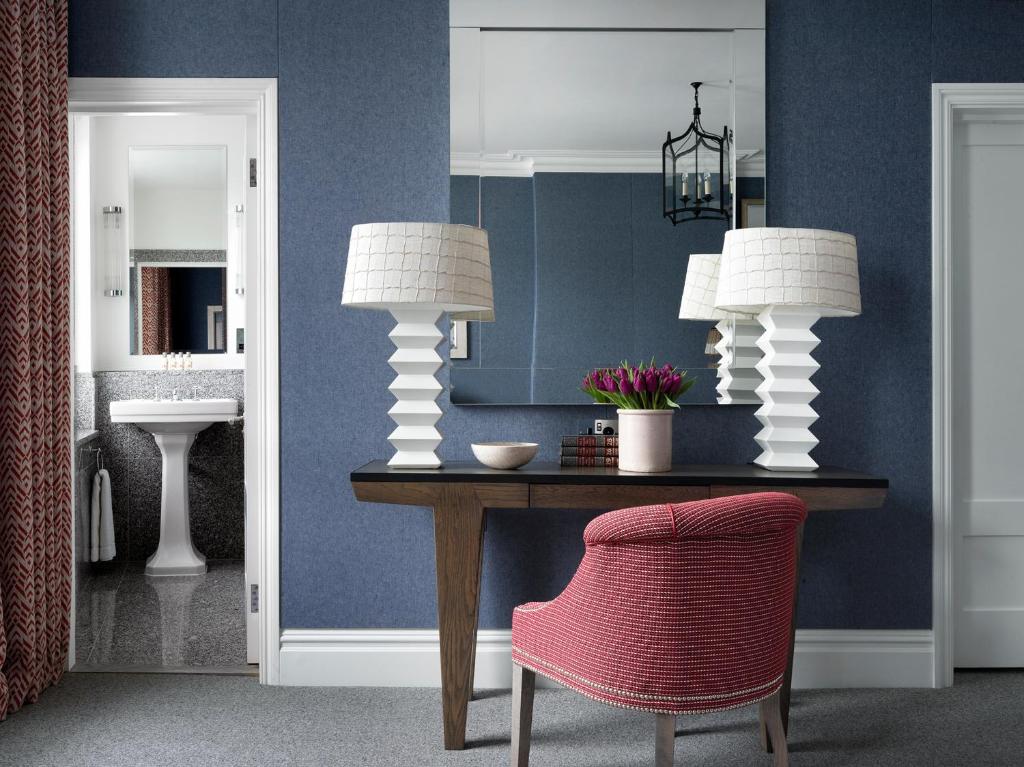 Deluxe King Room - Image 3