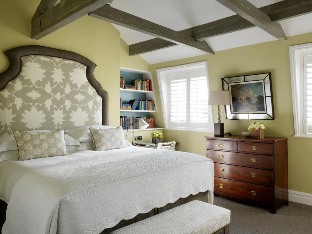 Luxury Room - Image 6