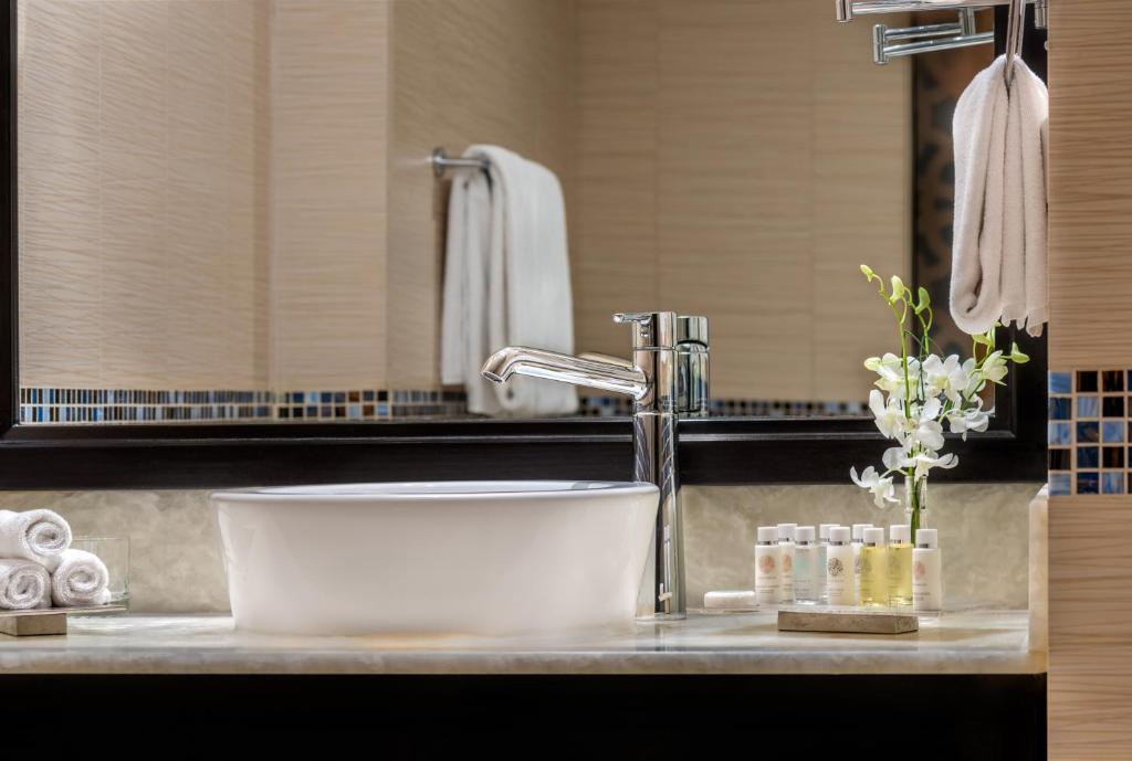 Battuta Suite - Image 1