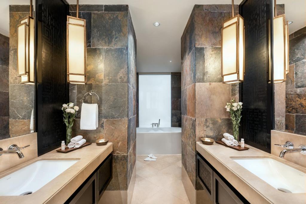 Battuta Suite - Image 7