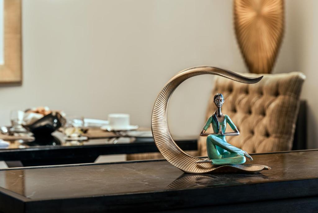 Two-Bedroom Royal Suite - Image 11