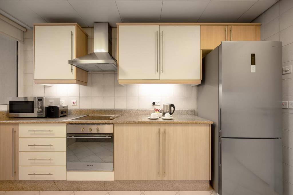 Deluxe One-Bedroom Lakeview Suite - Image 2