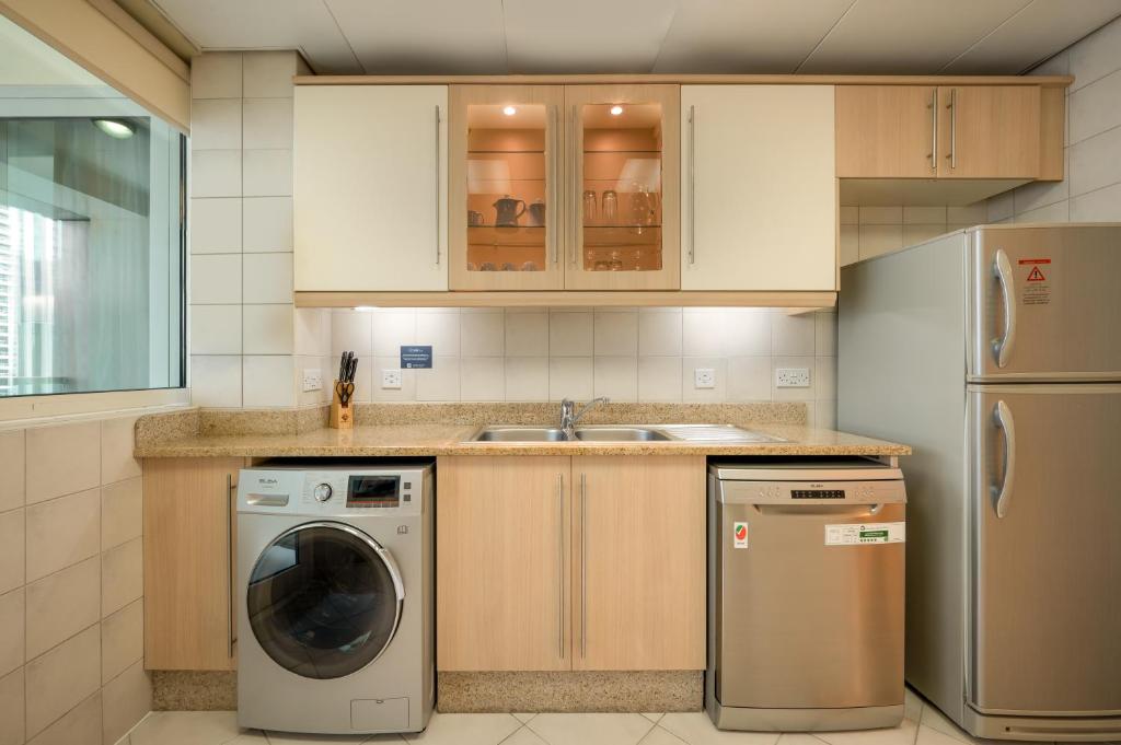 Deluxe One-Bedroom Lakeview Suite - Image 6