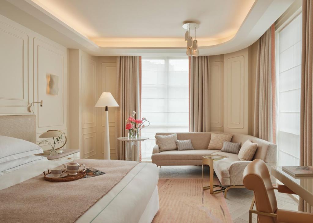 Deluxe Double Room - Image 6