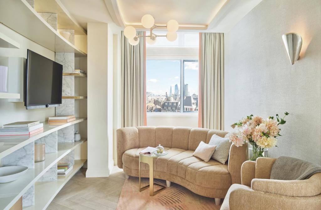 Executive Suite - Image 12