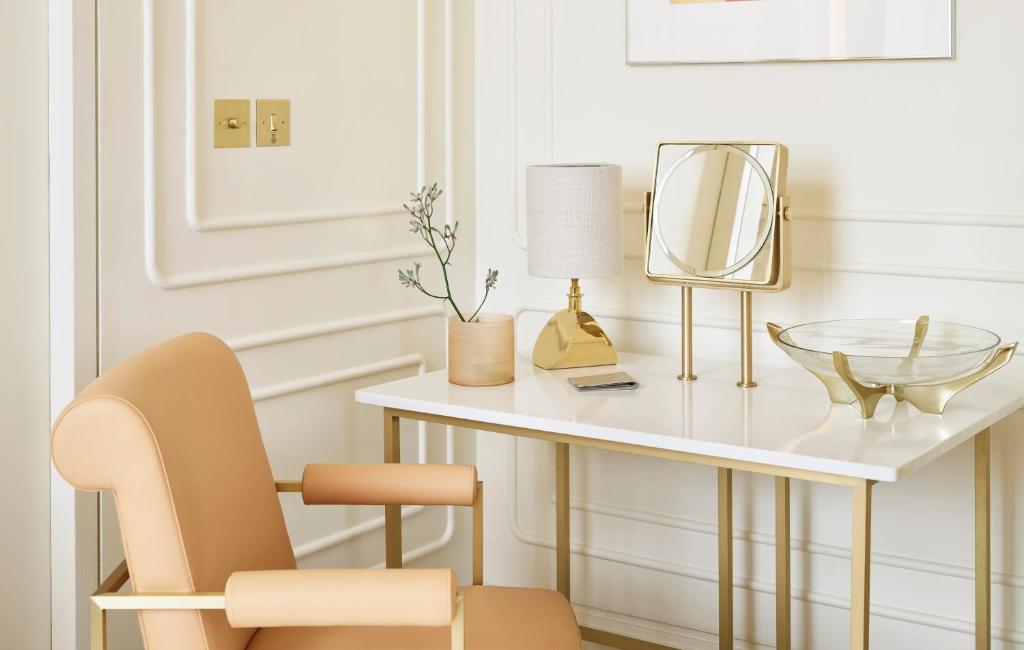 Executive Suite - Image 3