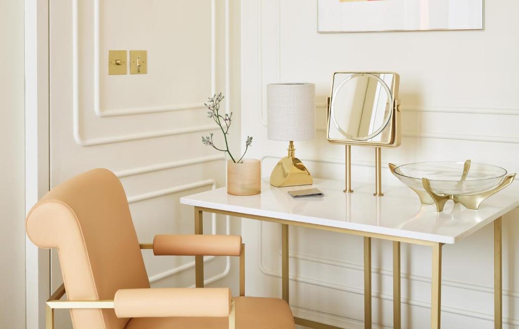 Executive Suite - Image 5