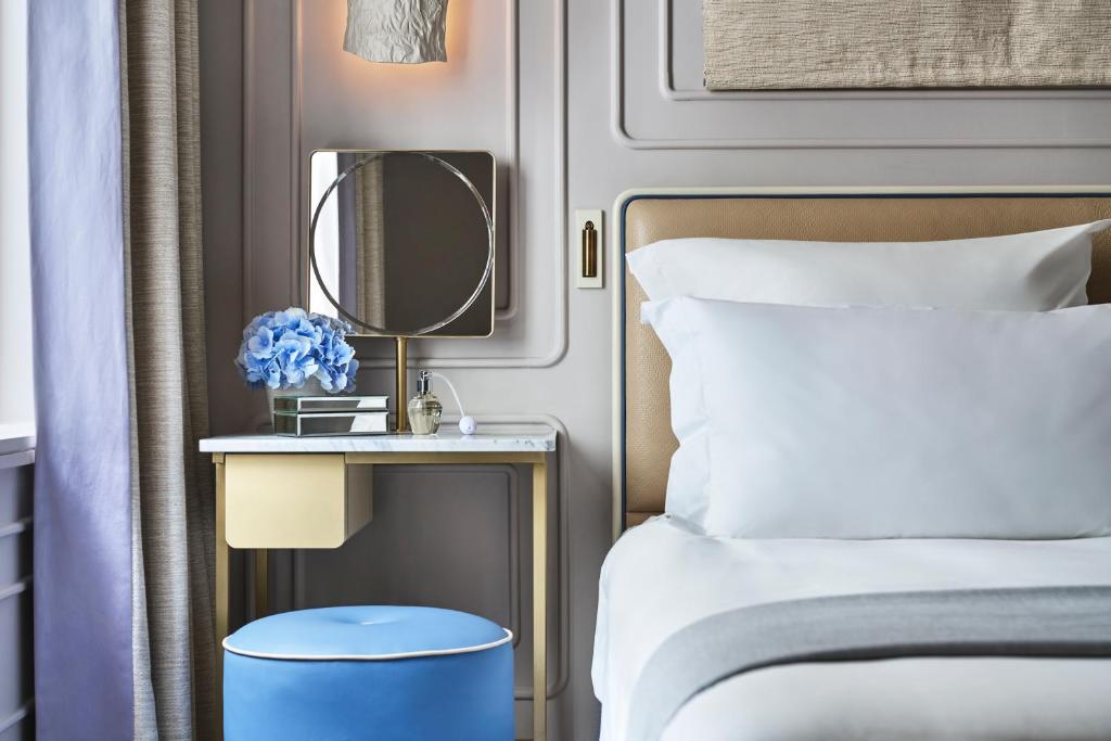 Superior King Room - Image 2