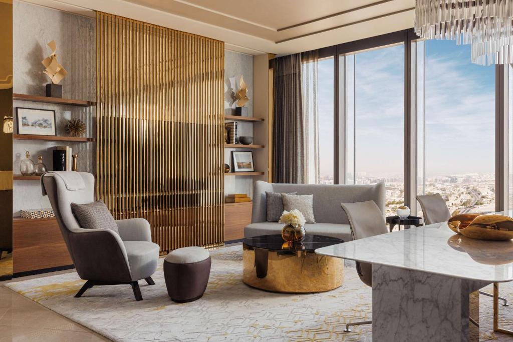 Royal Suite - Image 10