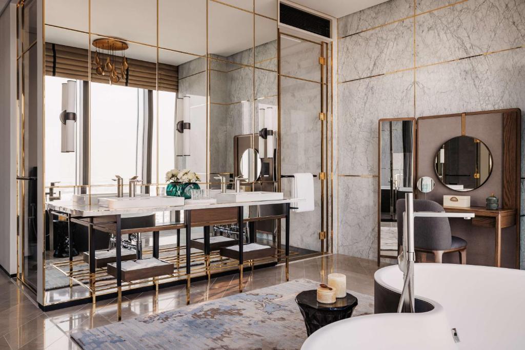 Royal Suite - Image 11