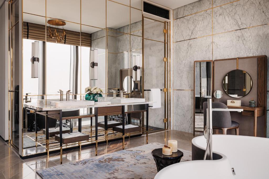 Royal Suite - Image 4