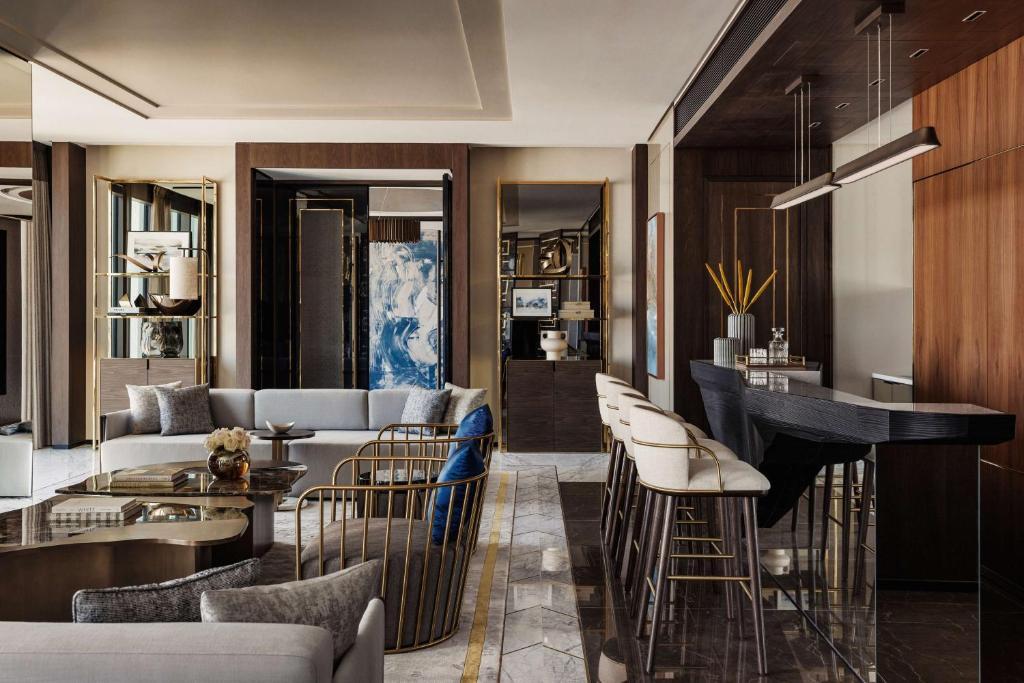 Royal Suite - Image 5