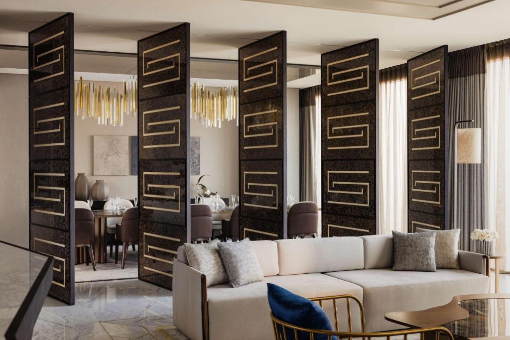 Royal Suite - Image 6