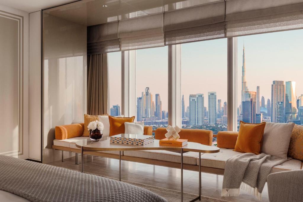Za'abeel Room King Burj Khalifa View - Image 3