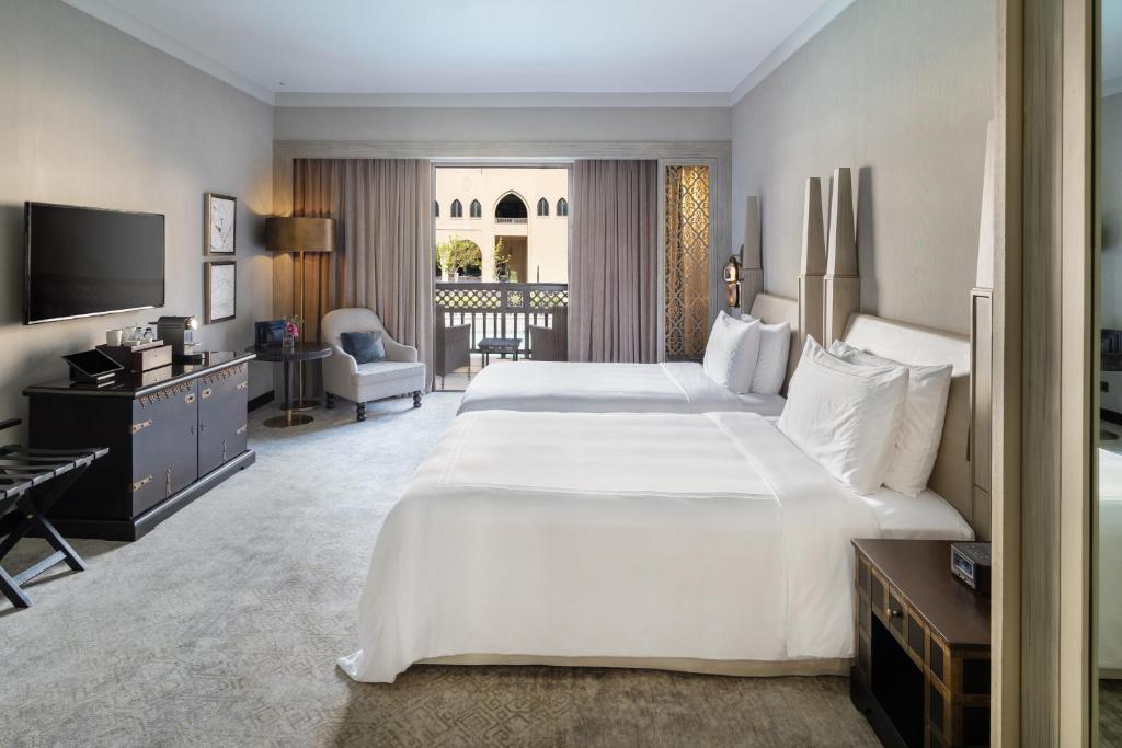 Deluxe Lake View Room - Image 3