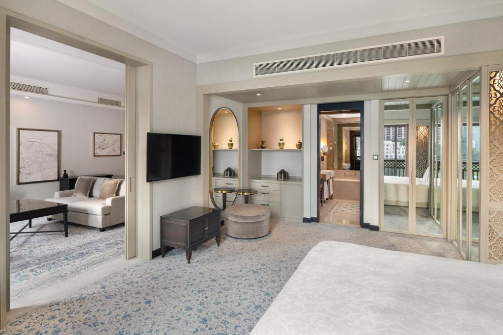 Diplomatic Suite with Lake View - Image 2
