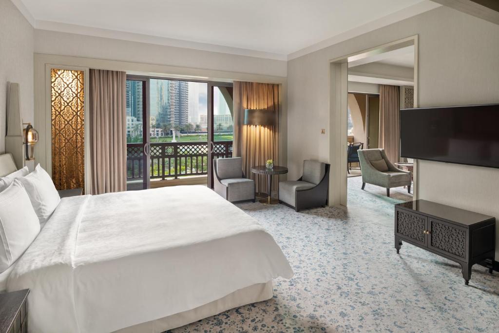 Diplomatic Suite with Lake View - Image 3