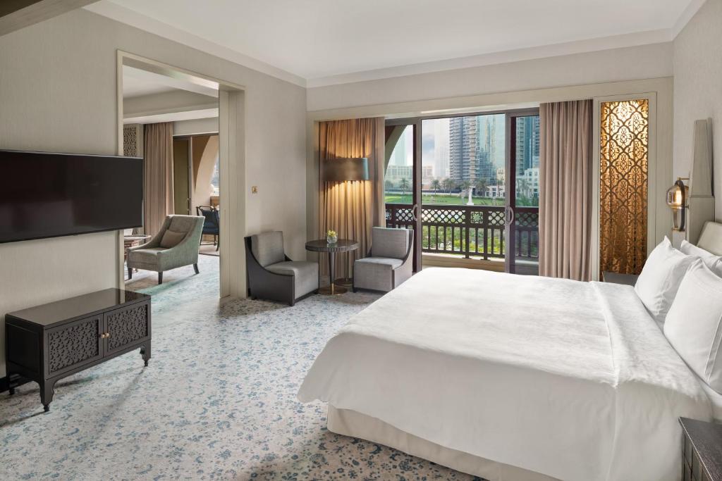 Diplomatic Suite with Lake View - Image 4