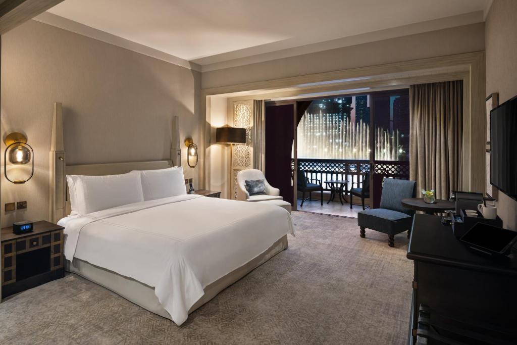 Palace Suite Downtown View - Image 4