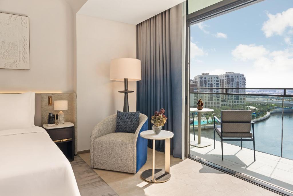 Deluxe Canal View Room King - Image 3