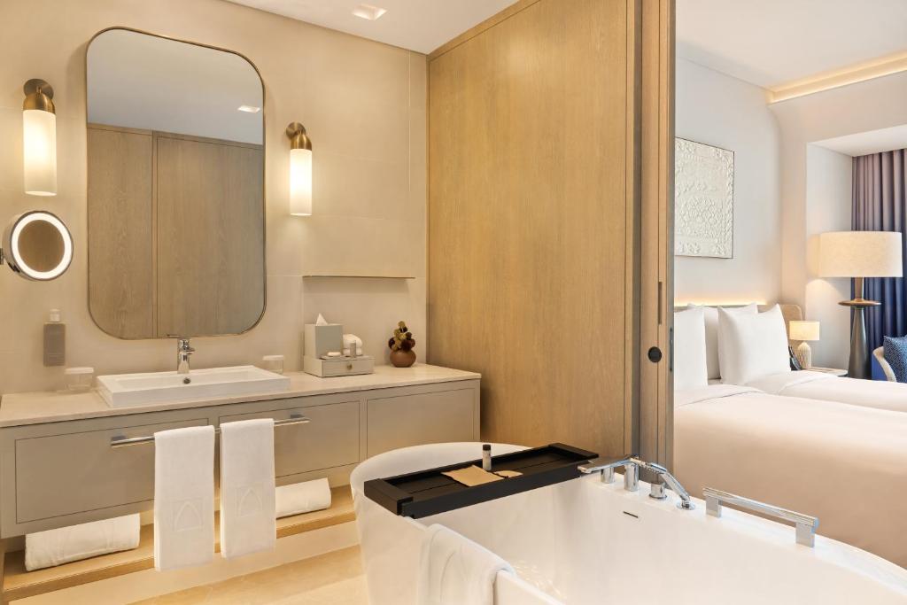 Deluxe Room Twin - Image 2
