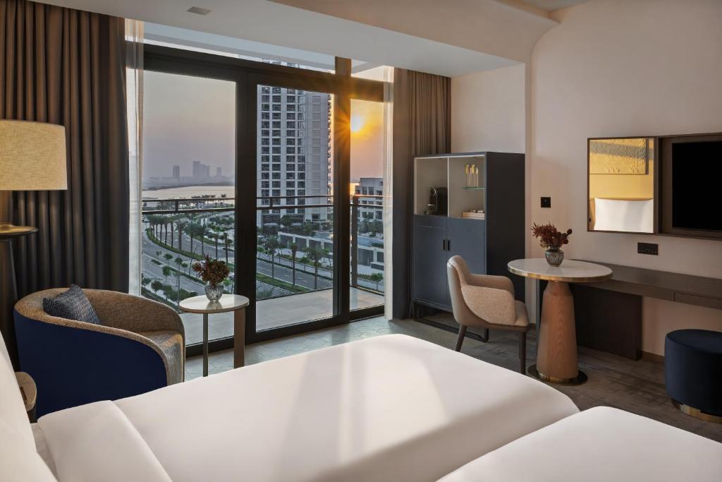 Deluxe Room Twin - Image 5
