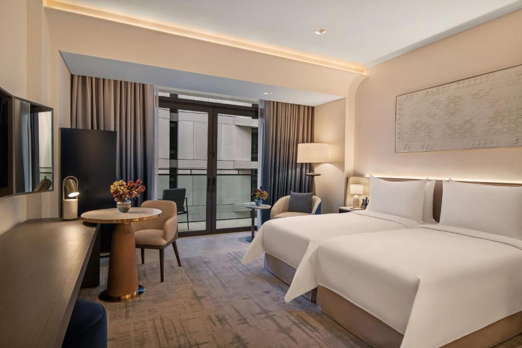 Deluxe Room Twin - Image 6