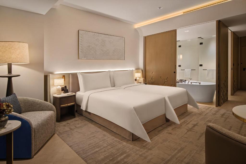 Deluxe Room Twin - Image 8