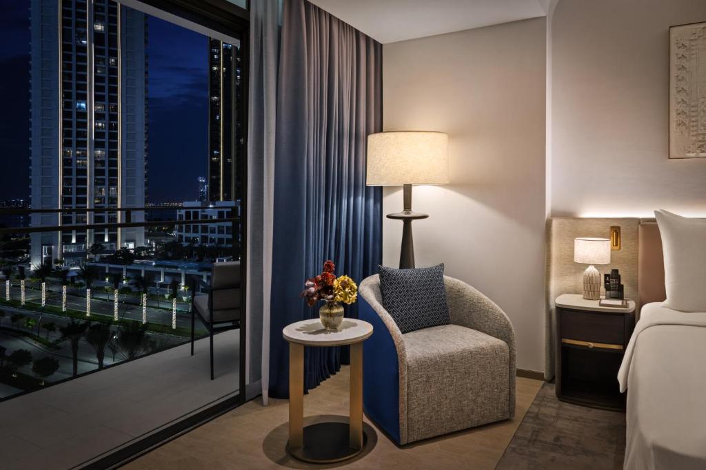 Deluxe Room Twin - Image 9