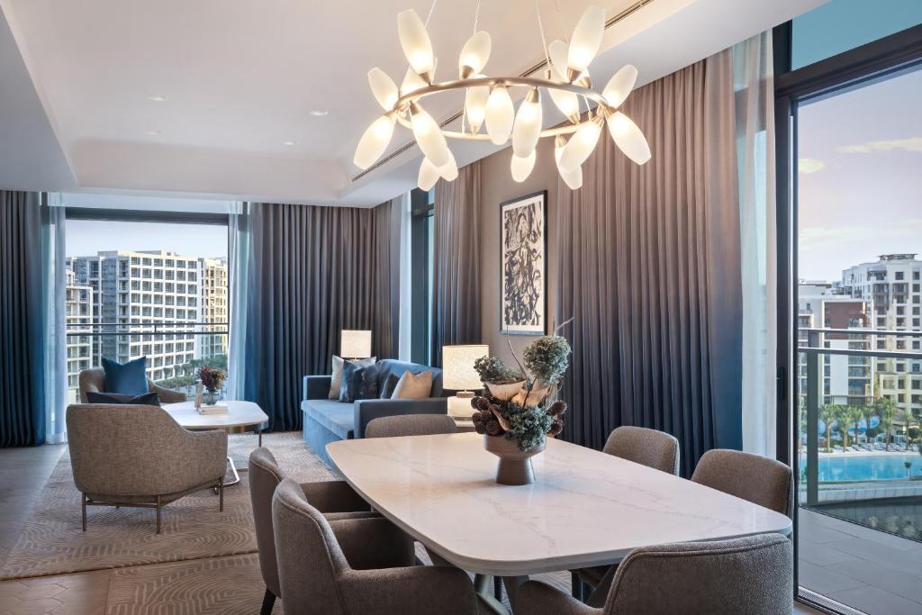 Executive Suite - Image 3