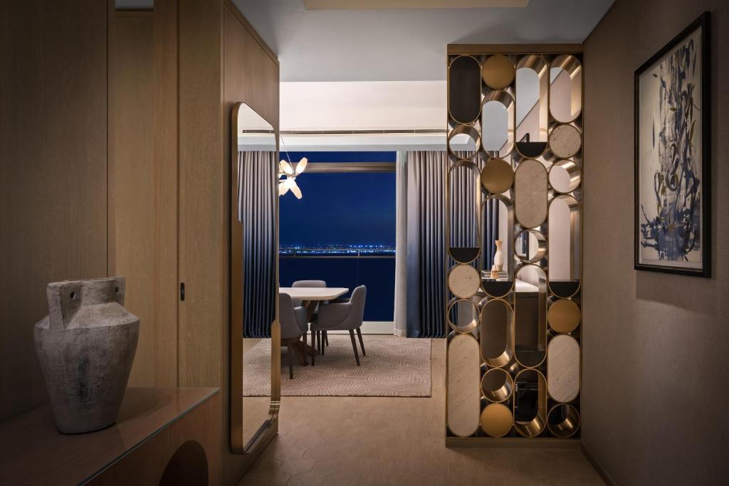 Executive Suite - Image 6