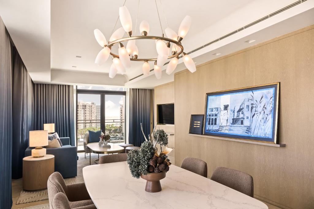Executive Suite - Image 8