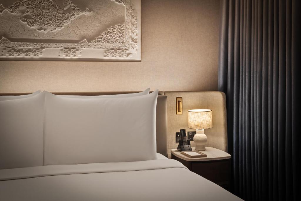 Executive Suite - Image 9