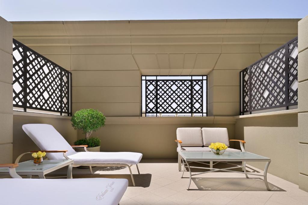 Deluxe Versace Terrace City View - Image 5