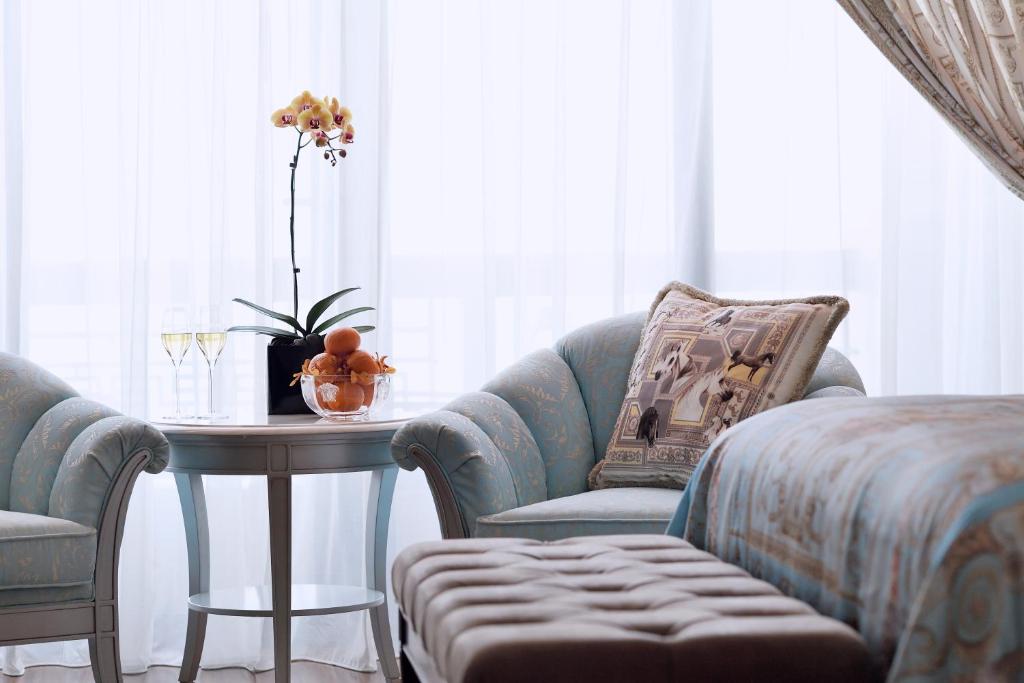 Family Deluxe City View Connected Suite - Image 3