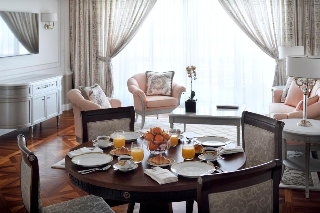 Grand Suite with City View - Image 2