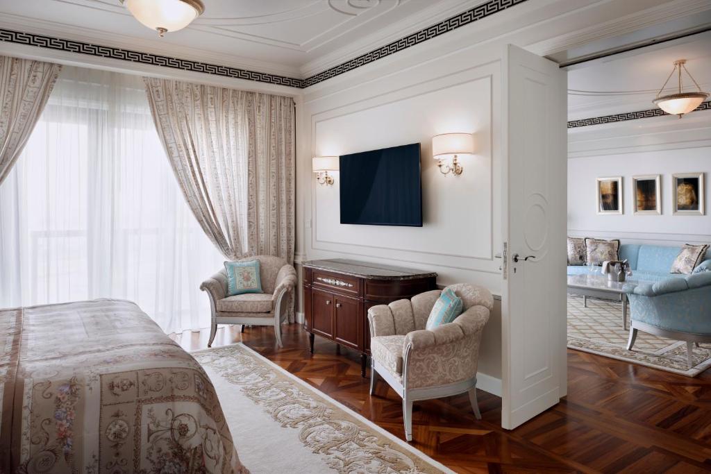 Grand Suite with City View - Image 5