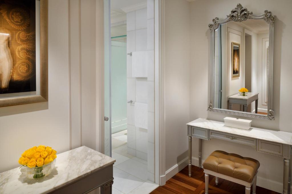 Grand Suite with Creek View - Image 6