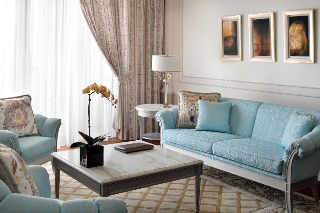 Grand Suite with Creek View - Image 8