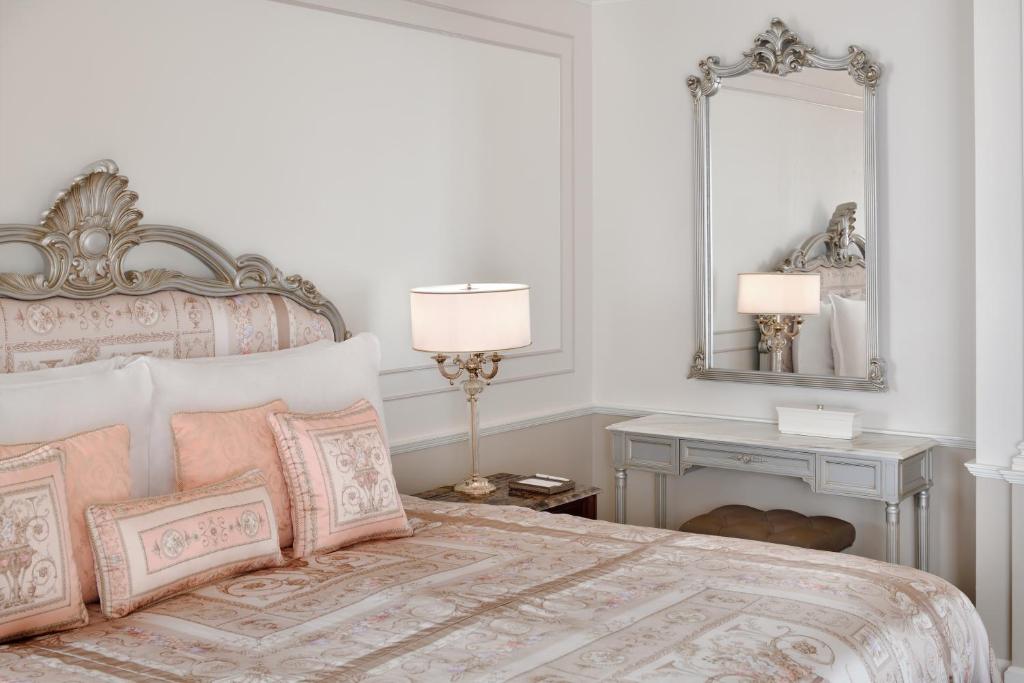 Junior Suite with City View - Image 3