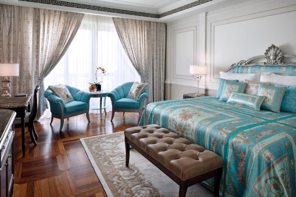 Premier Versace Room with Creek View - Image 1
