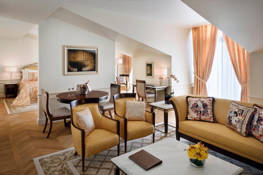 Superior Versace Room City View - Image 1