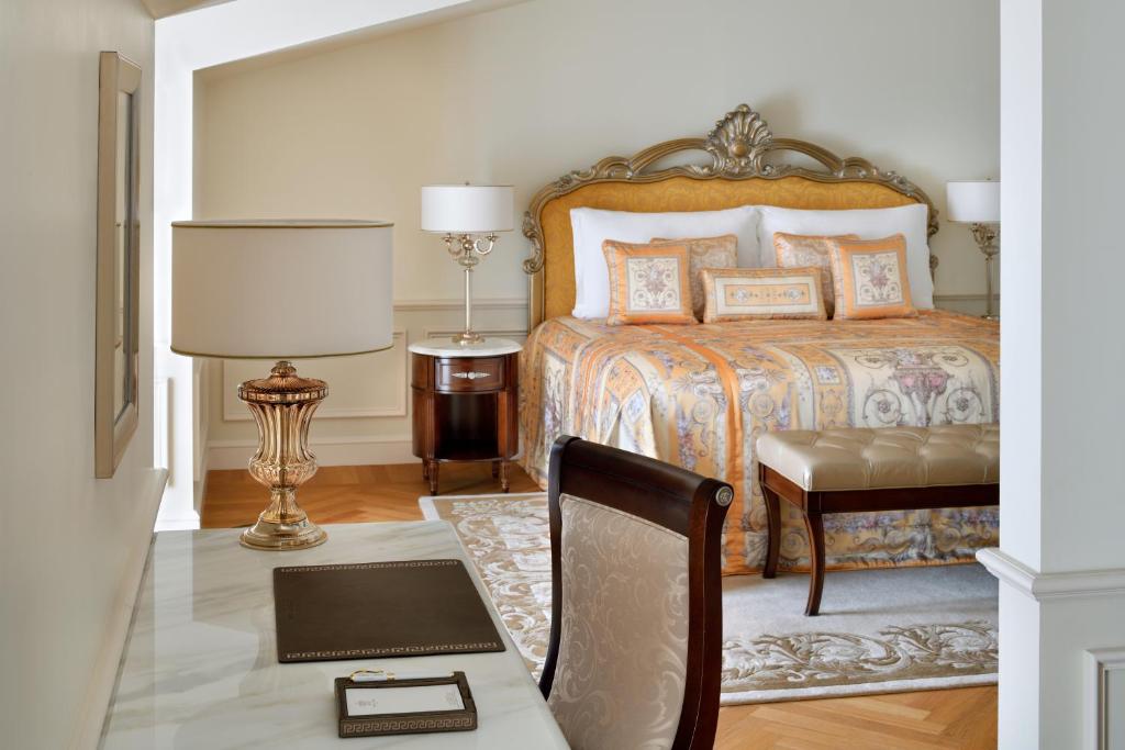 Superior Versace Room City View - Image 3