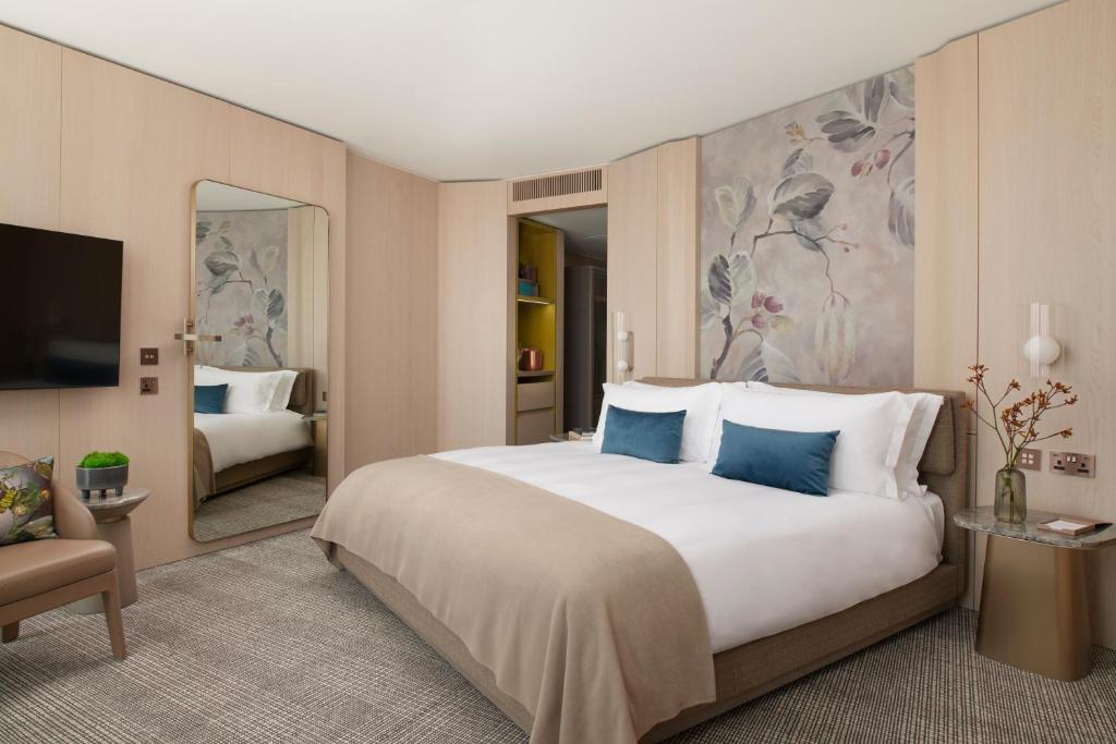 Deluxe Room - Image 1