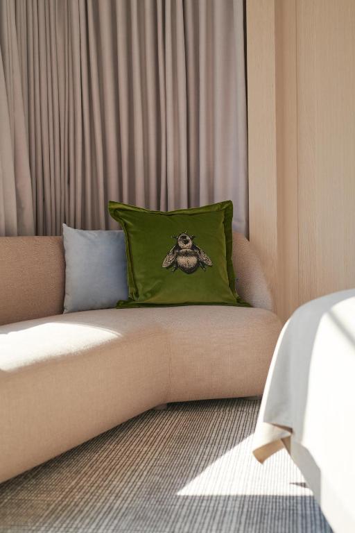 Deluxe Room - Image 4