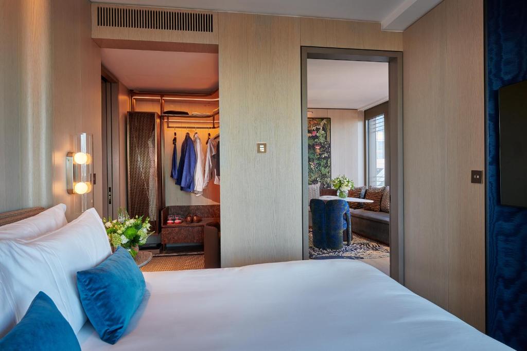 Devonshire Suite - Image 3